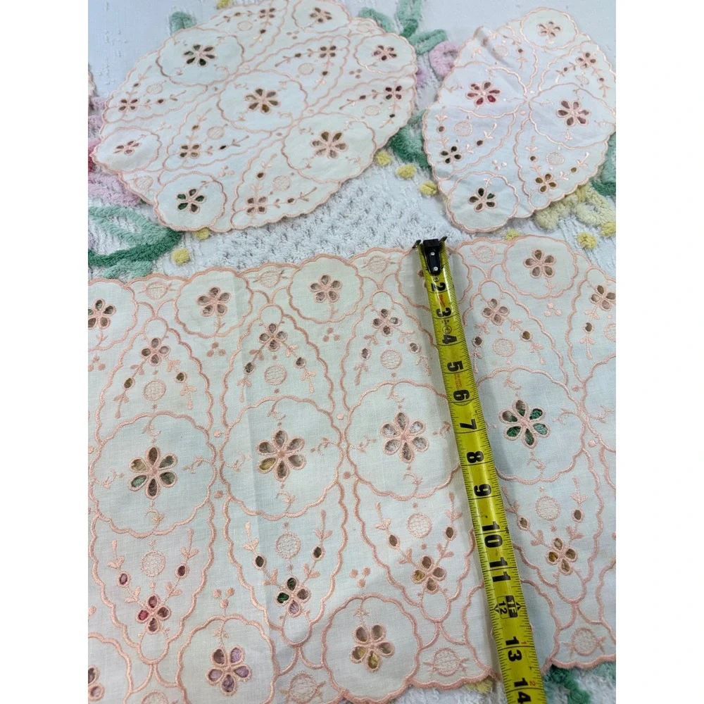 Vintage 4pc Eyelet Embroidered Dresser Scarf Set Peach Cream Scalloped Doilies